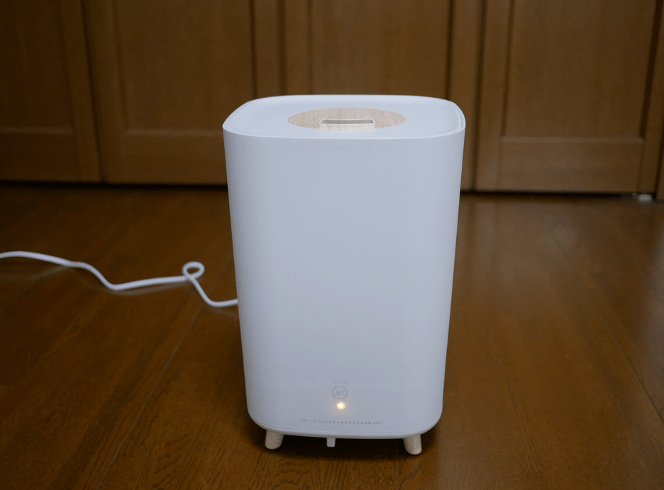 こんな加湿器が欲しかった！白を基調とし、木の温もりを感じるデザインに一目惚れ！