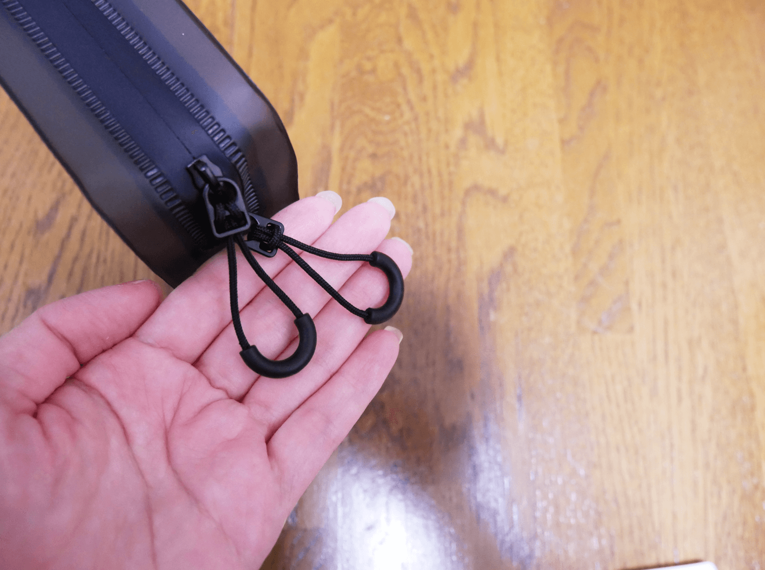 TPU 自立する黒いポーチ