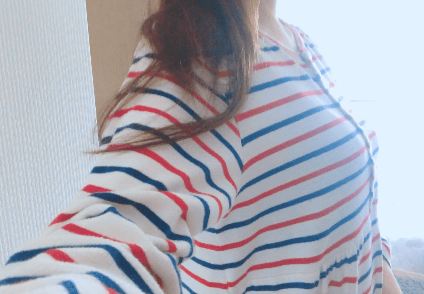 服の上から見たバストメイク