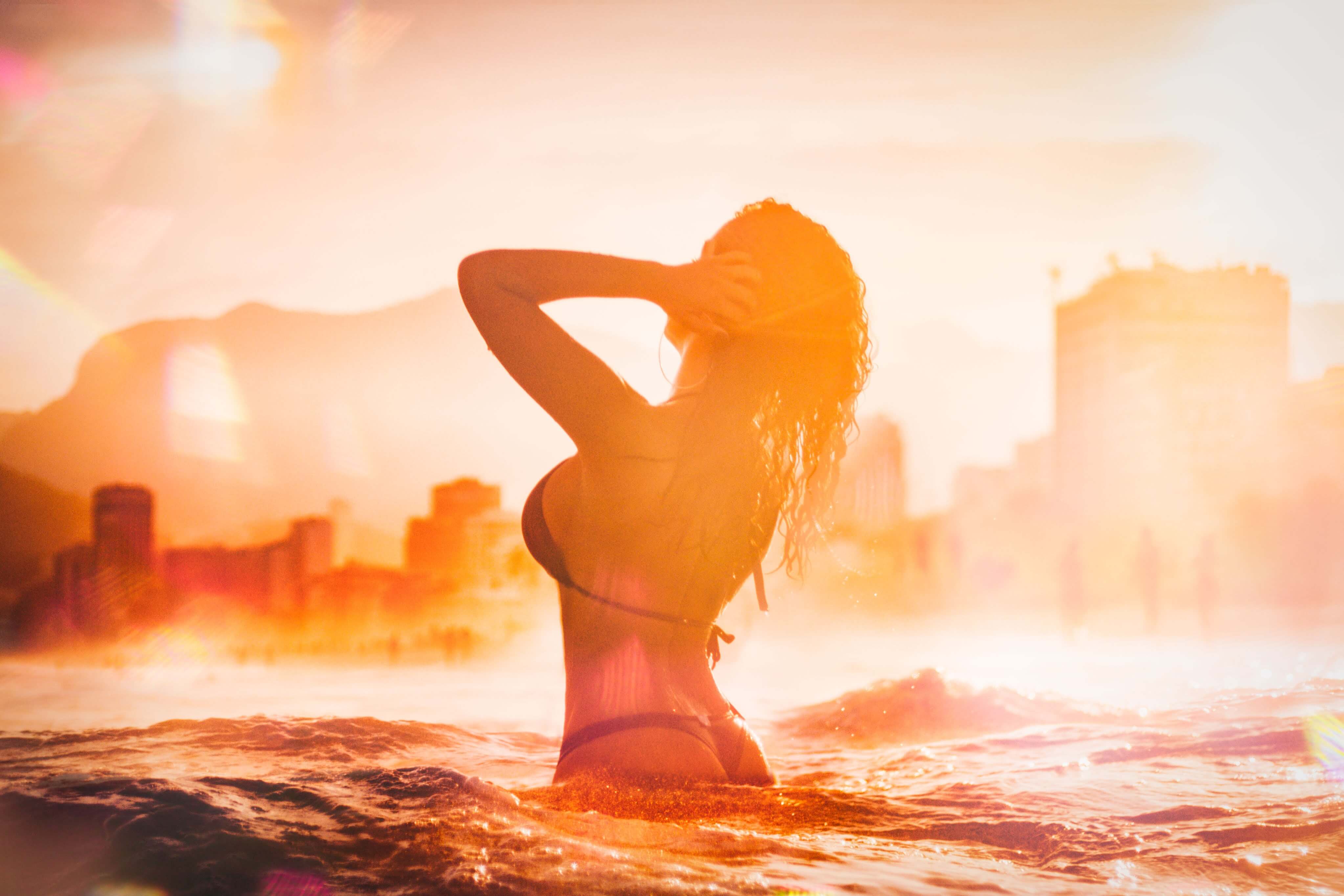 女性の水着姿