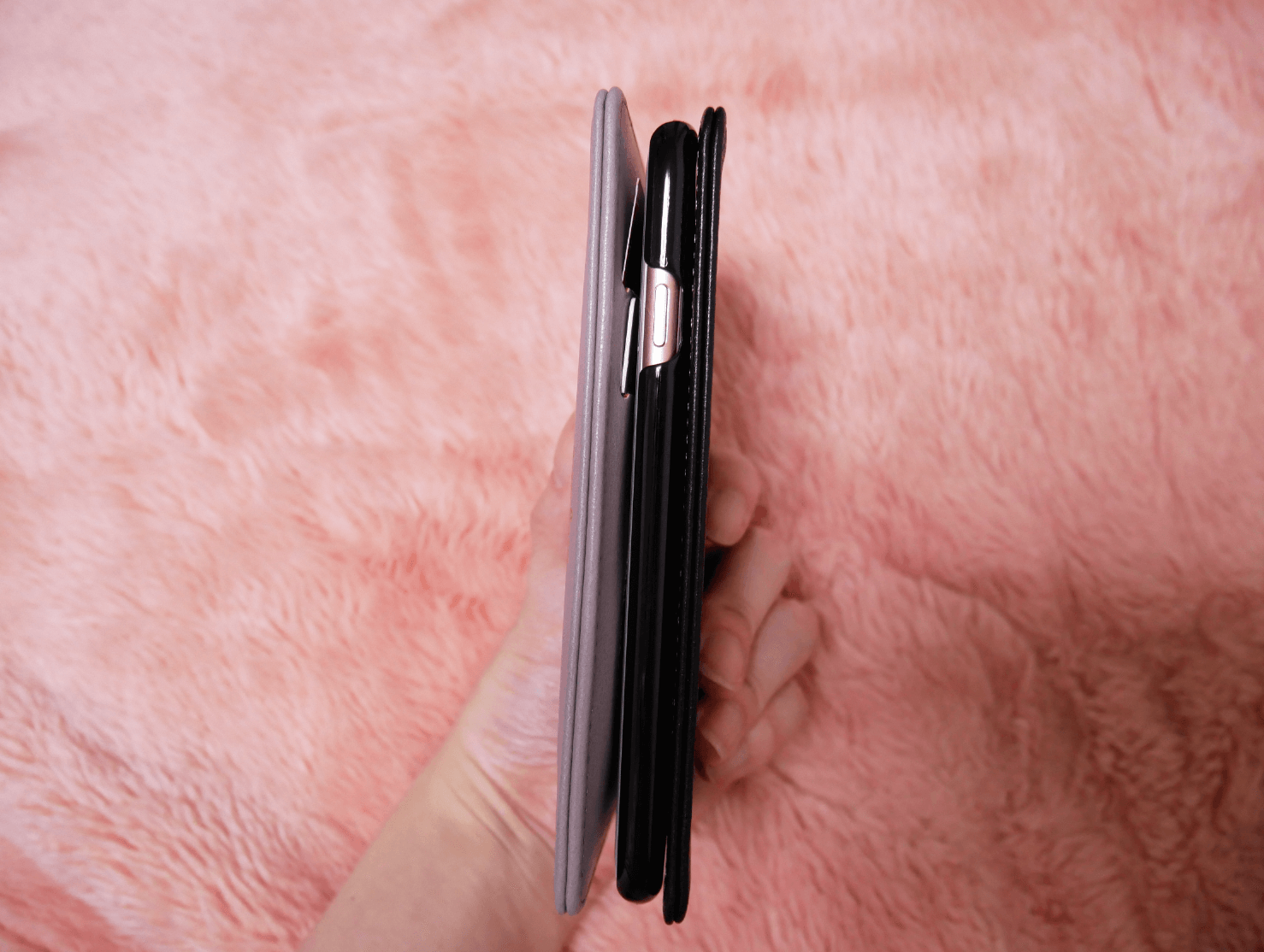 Eleganteの手帳型スマホケース