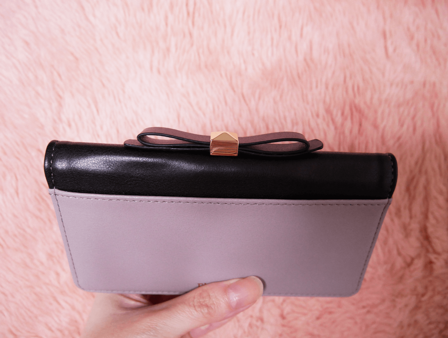 Eleganteの手帳型スマホケース