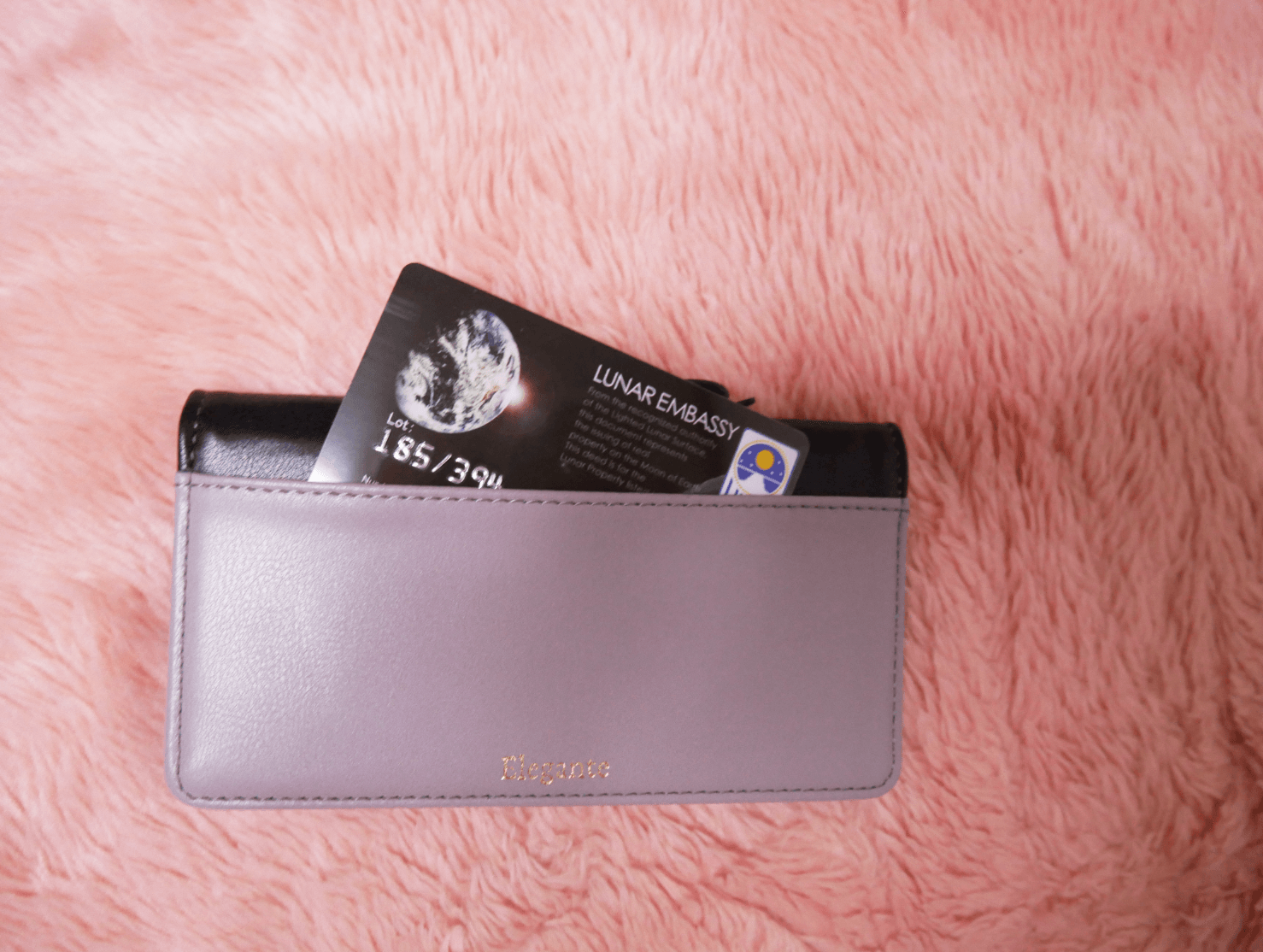 Eleganteの手帳型スマホケース