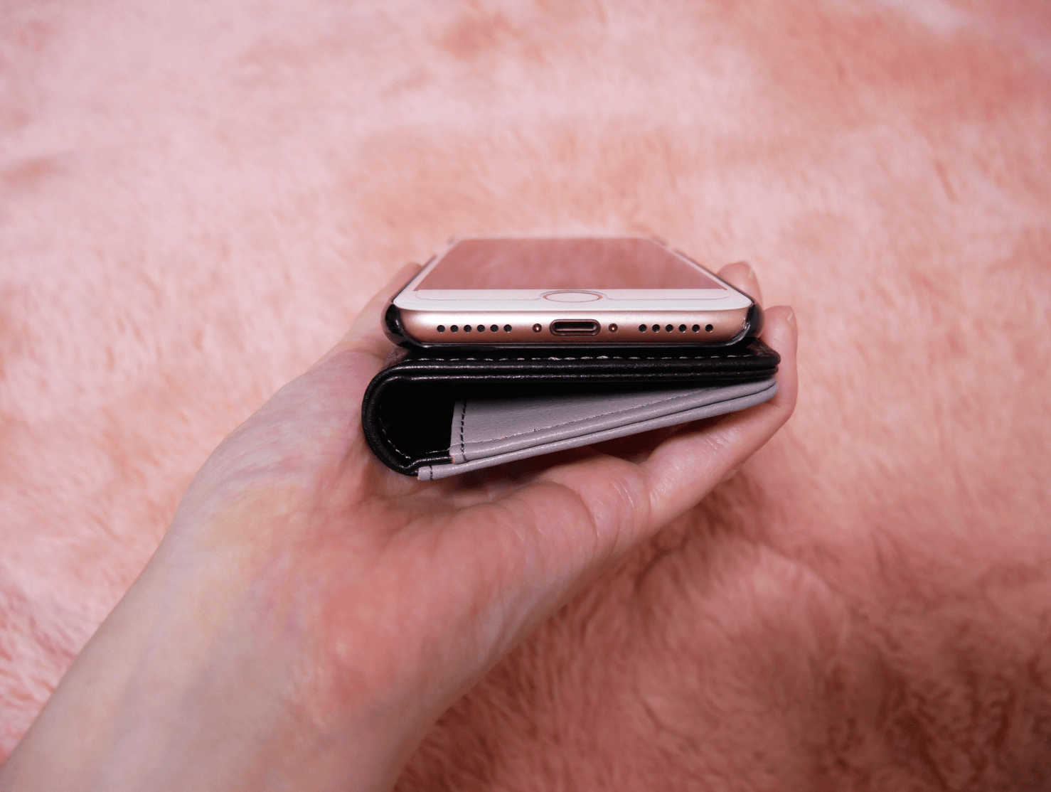 Eleganteの手帳型スマホケース