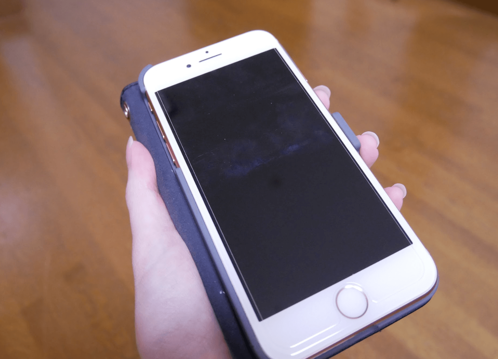 拭いた後のiphone