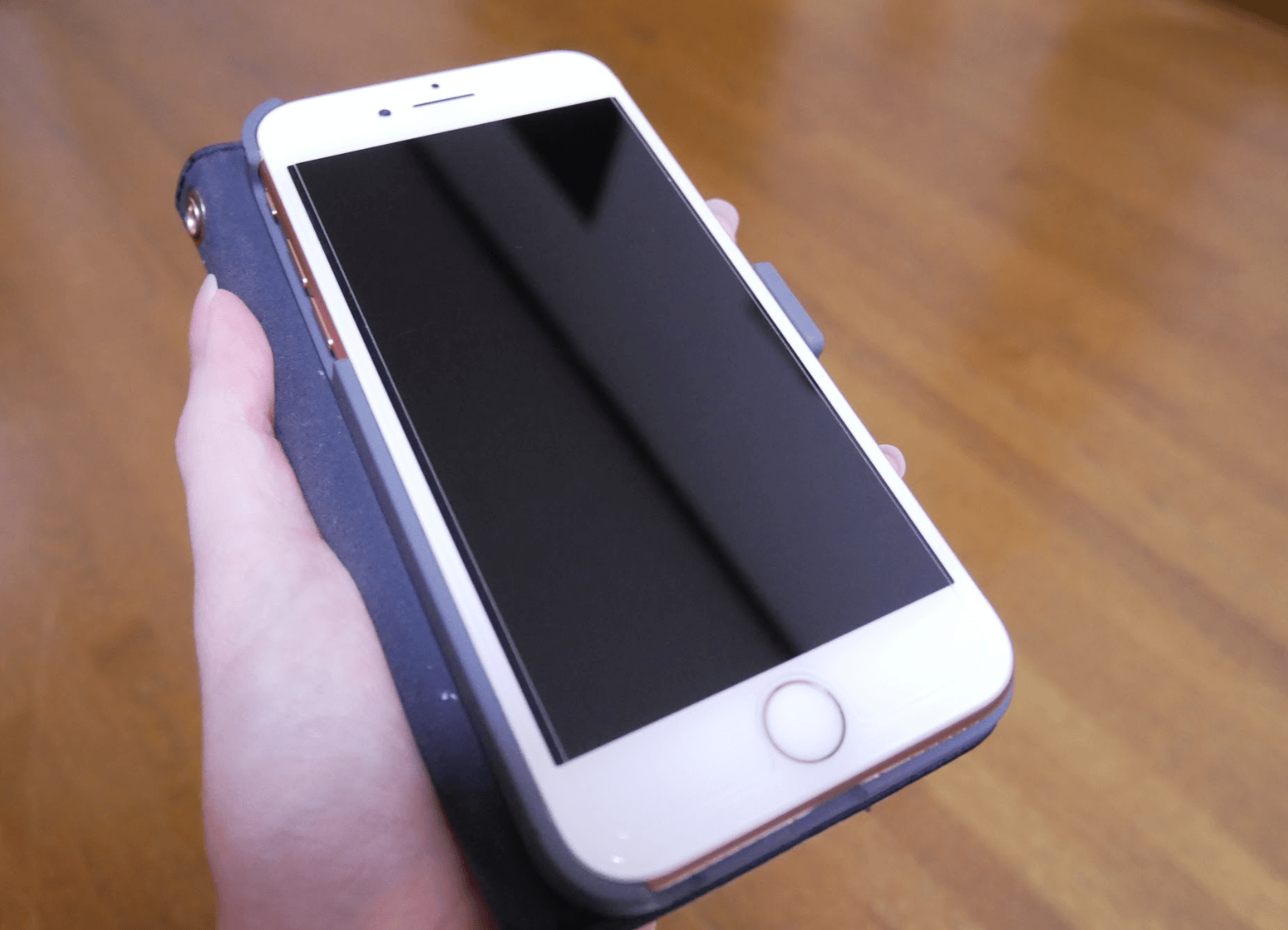 全部拭いた後のiphone