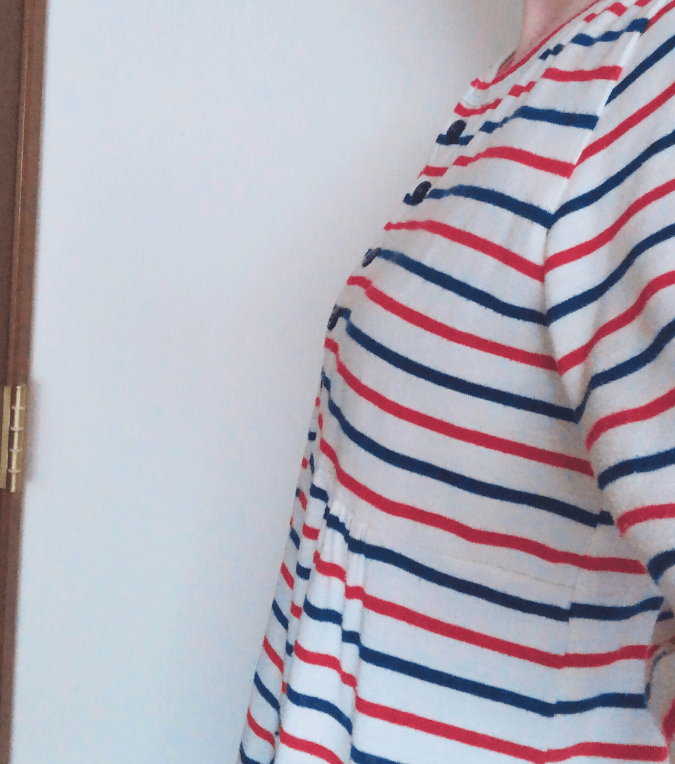 服の上から見たバストメイク